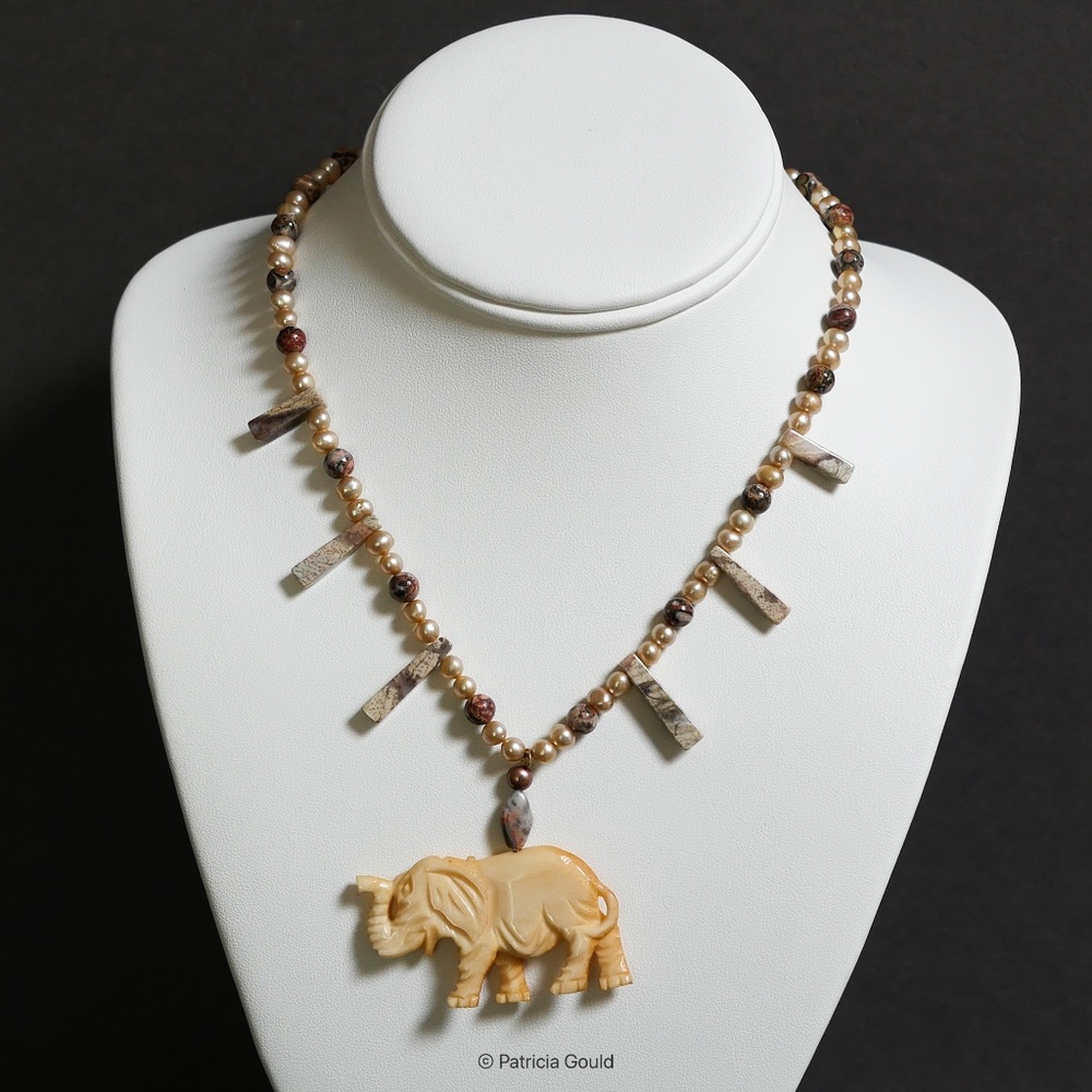 New - N10 - Hand-carved pendant necklace - One of a kind